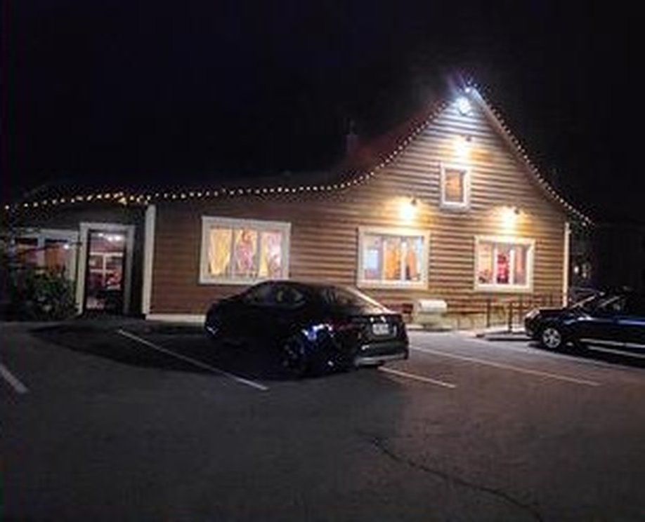 Le restaurant le soir, guirlandes allumées